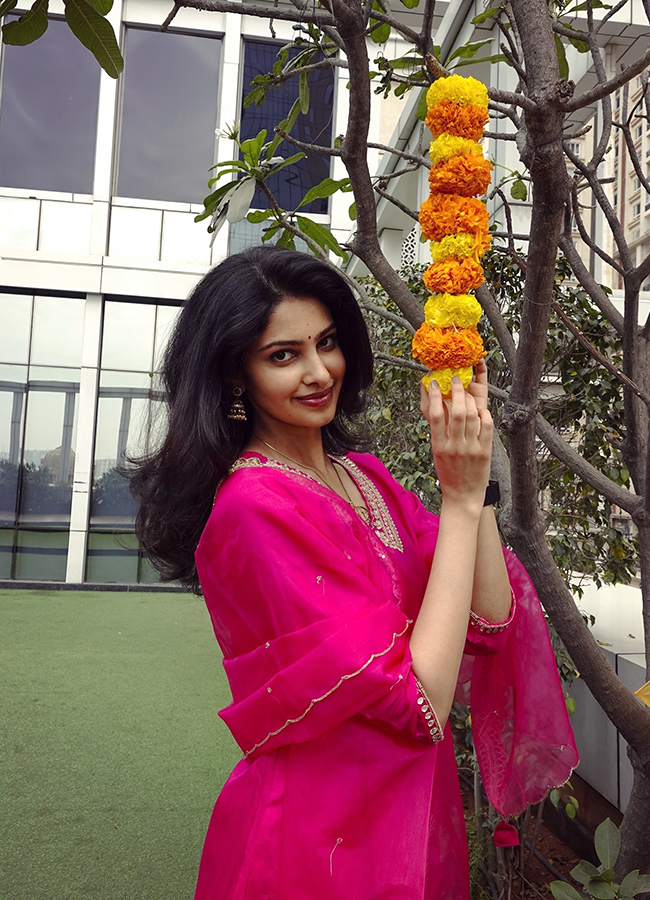 Actress Manasa Varanasi HD Latest Photos17