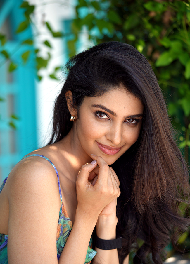 Actress Manasa Varanasi HD Latest Photos22