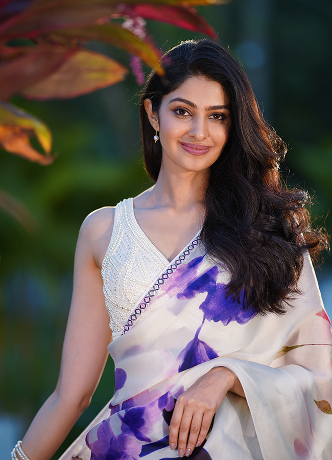 Actress Manasa Varanasi HD Latest Photos3