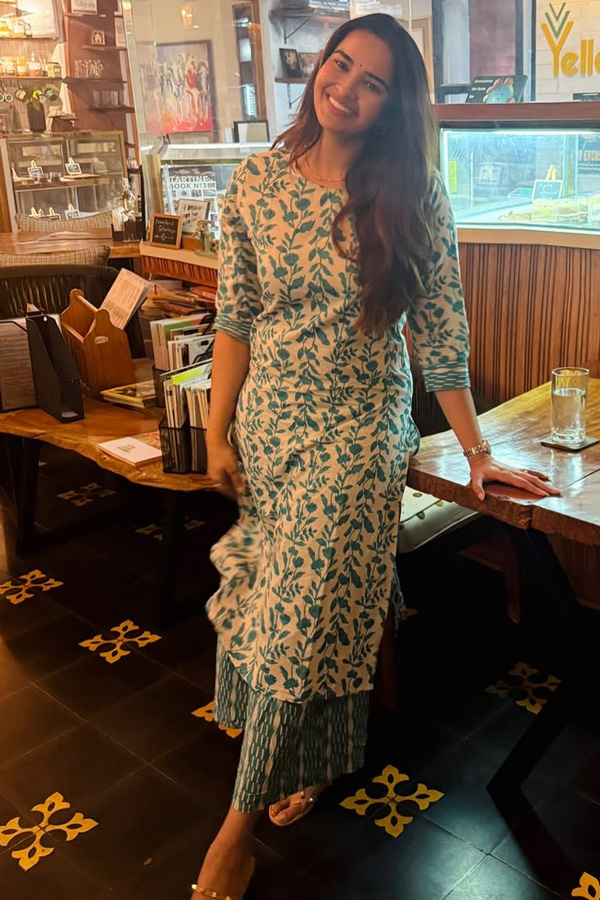 Actress Pujitaa Ponnada Latest Stunning PHotos3