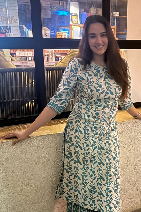 Actress Pujitaa Ponnada Latest Stunning PHotos7