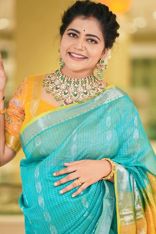 Bigg Boss Contestant Savitri Baby Bump Stills Photos2