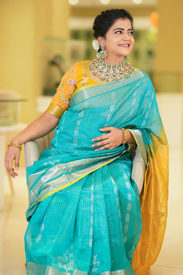 Bigg Boss Contestant Savitri Baby Bump Stills Photos11