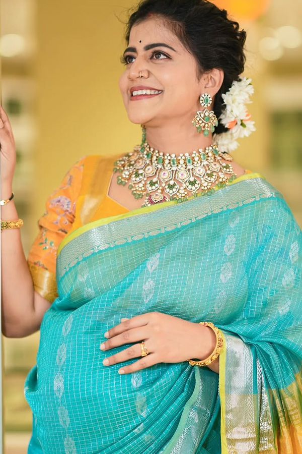 Bigg Boss Contestant Savitri Baby Bump Stills Photos12