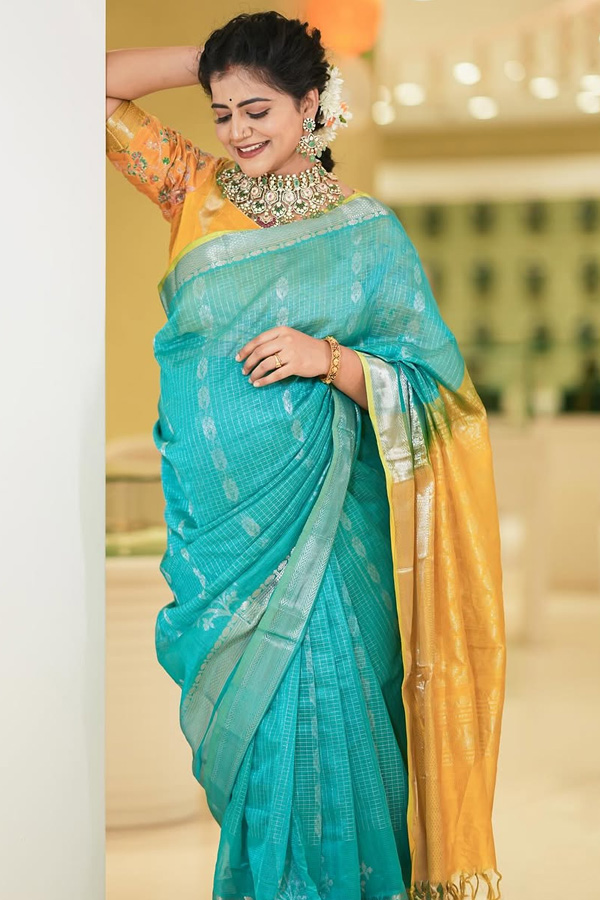 Bigg Boss Contestant Savitri Baby Bump Stills Photos13