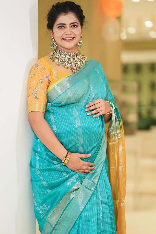 Bigg Boss Contestant Savitri Baby Bump Stills Photos19