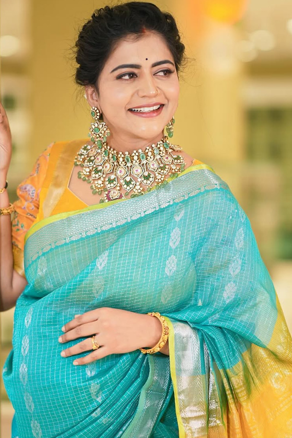 Bigg Boss Contestant Savitri Baby Bump Stills Photos20