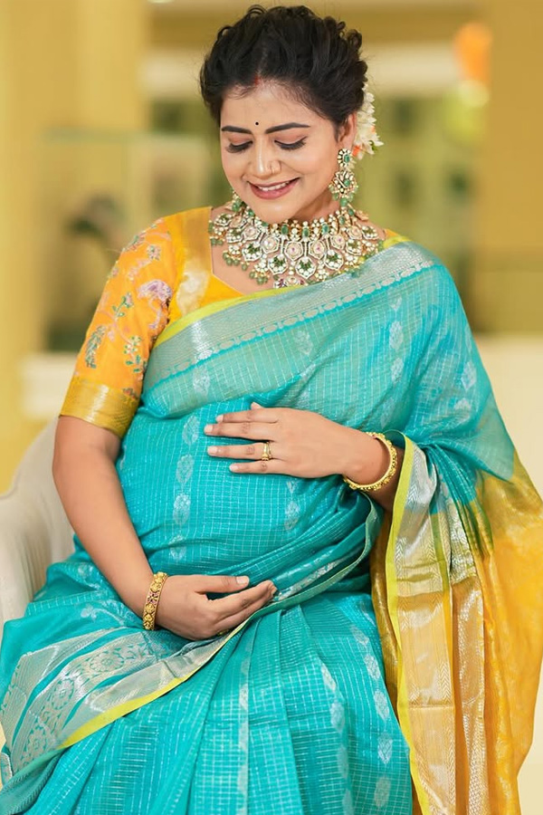 Bigg Boss Contestant Savitri Baby Bump Stills Photos5