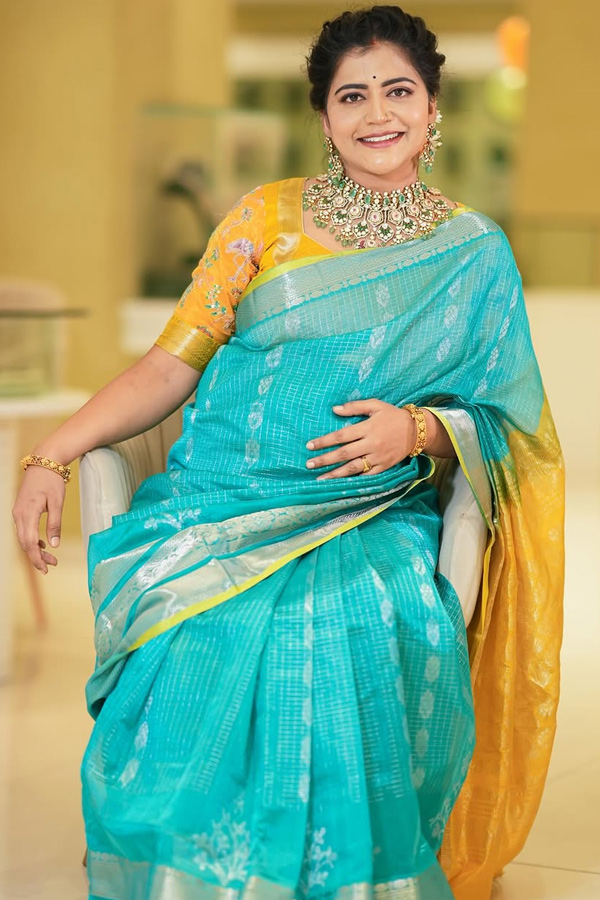 Bigg Boss Contestant Savitri Baby Bump Stills Photos9