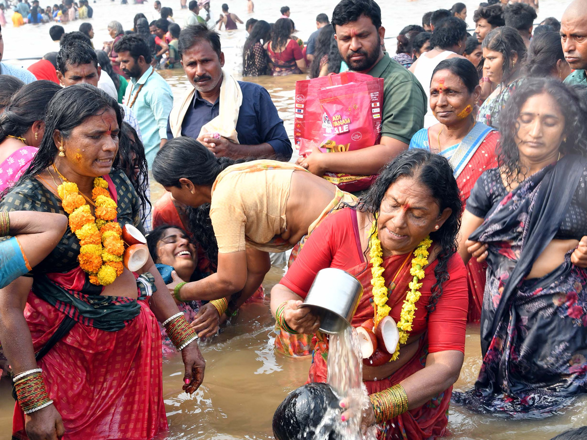 Medaram Samakka Saralamma Jatara 2026 Photos20