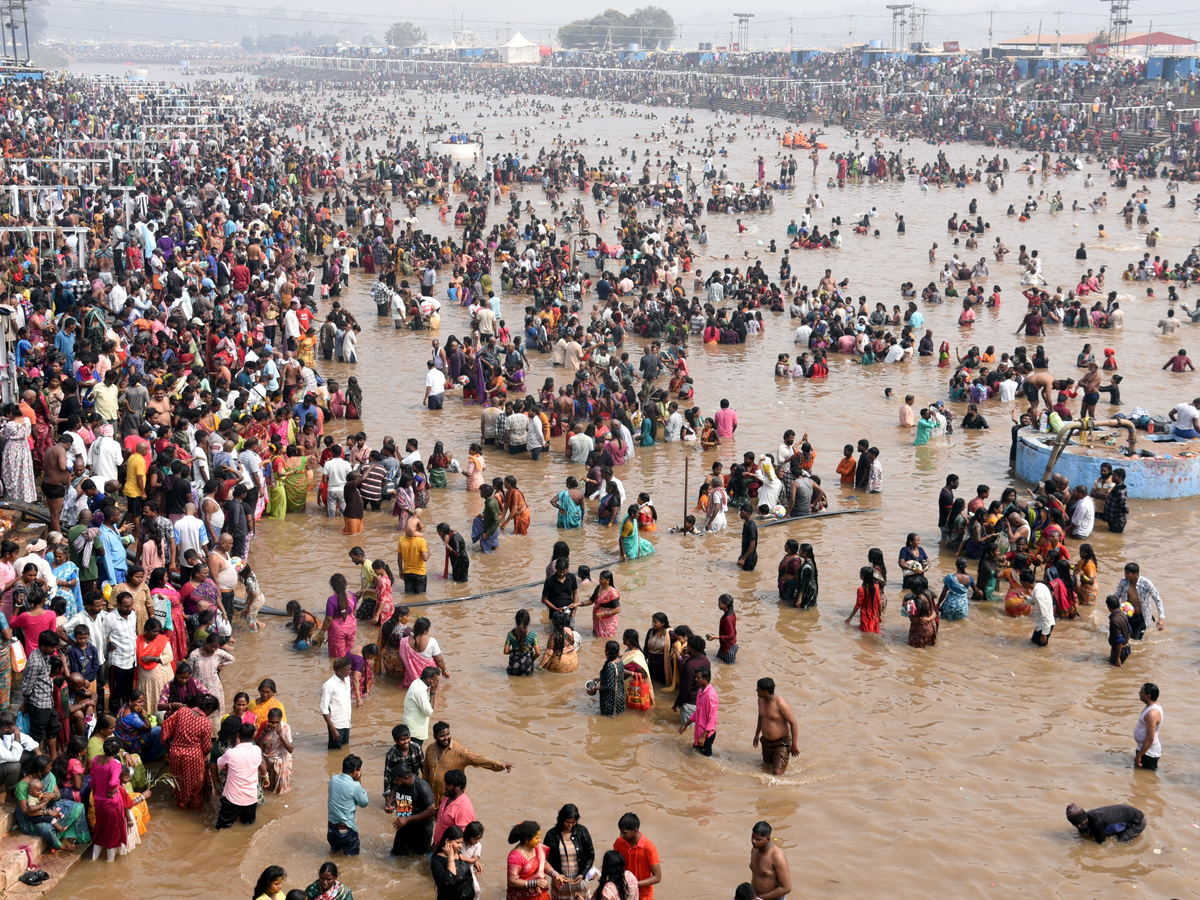 Medaram Samakka Saralamma Jatara 2026 Photos42