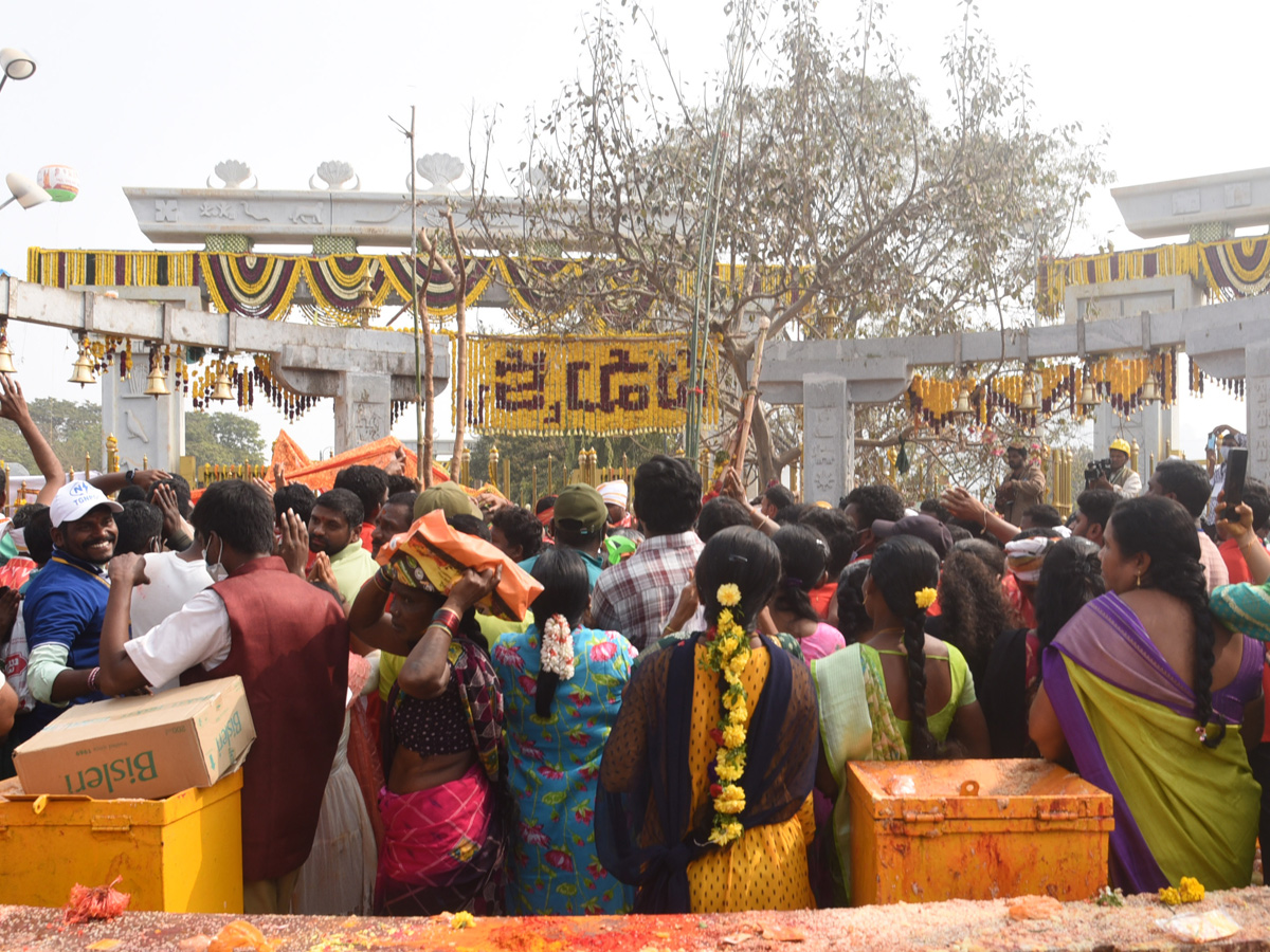 Medaram Samakka Saralamma Jatara 2026 Photos17