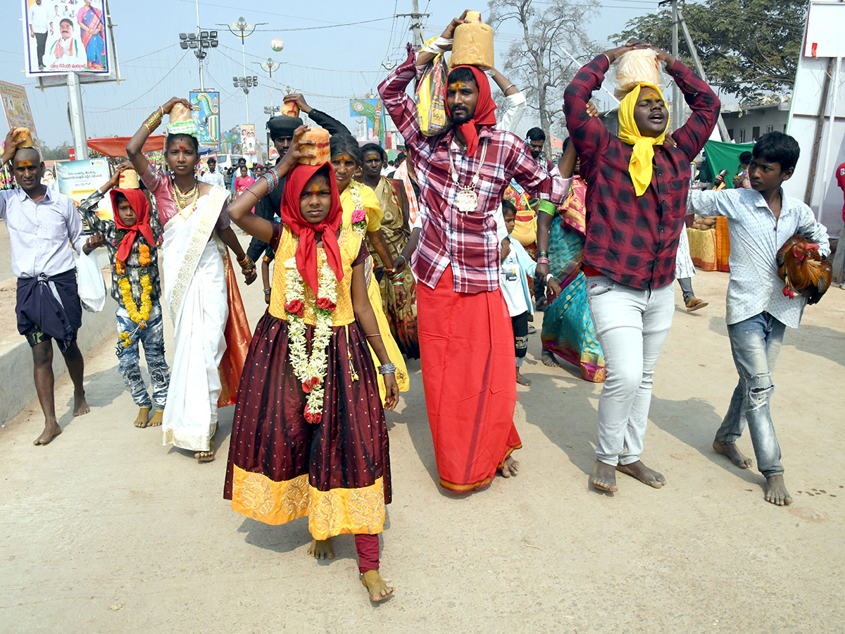 Sammakka Sarakka : Medaram Jatara 2026 HD Photos 17