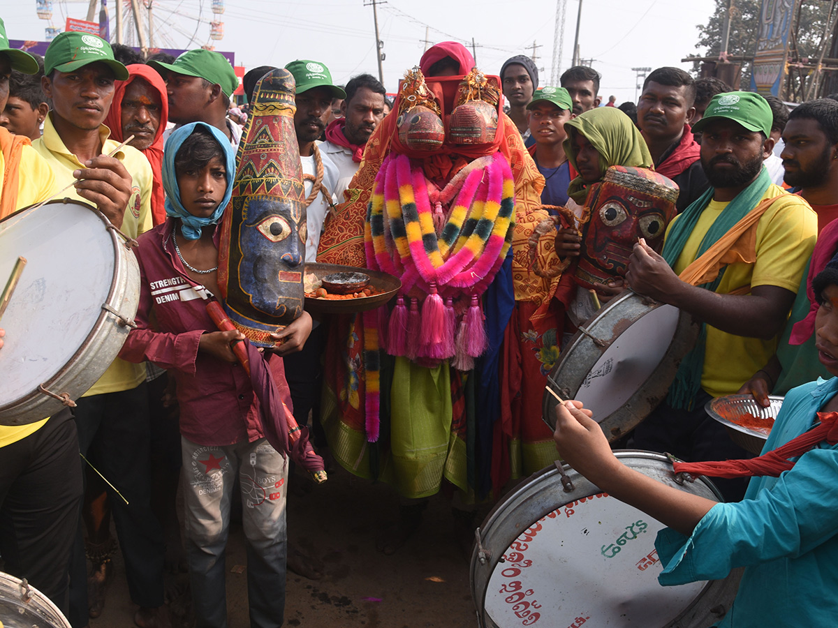 Sammakka Sarakka : Medaram Jatara 2026 HD Photos 30
