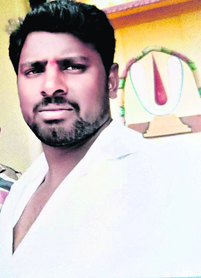 సాగర్‌ కాల్వలో మృతదేహం
1