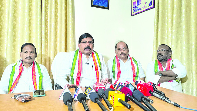 గాంధీ పేరు  తొలగింపు దారుణం
1