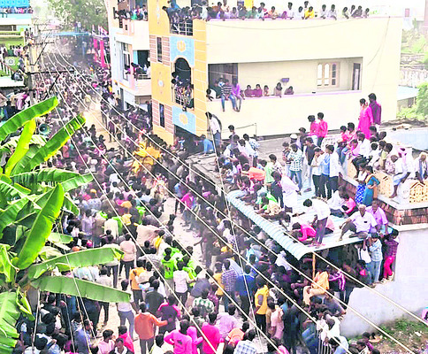 జల్లికట్టులో జగన్‌ మేనియా!1