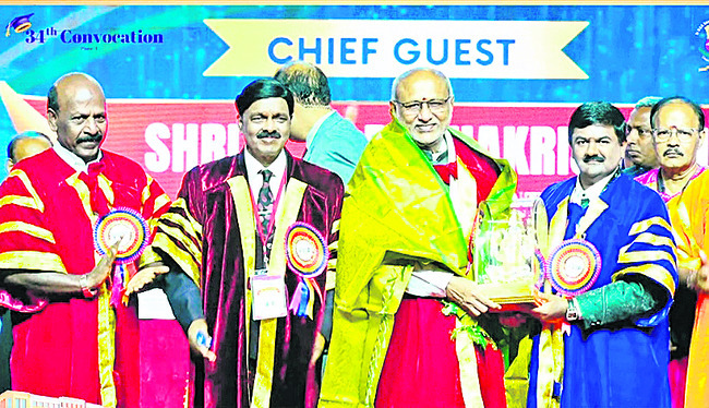 సవాళ్లను అధిగమిస్తే ఉజ్వల భవిష్యత్తు1