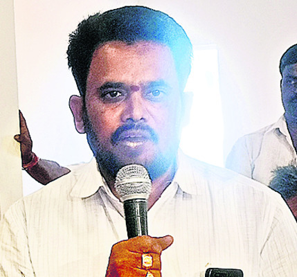 రైతులను నిండా ముంచారు
1