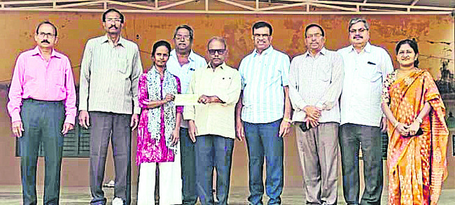 ఈ గడుగ్గాయ్‌.. విశ్వ‘తేజం’1