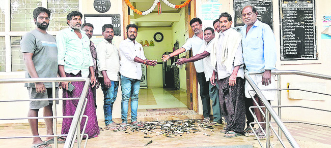 ముదురుతున్న రజకుల చెరువు వివాదం 1