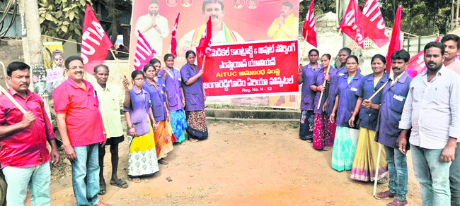 కొనసాగిన పారిశుద్ధ్య కార్మికుల ధర్నా 1