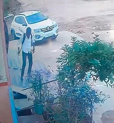 తాళం వేసిన రెండిళ్లలో చోరీ 1