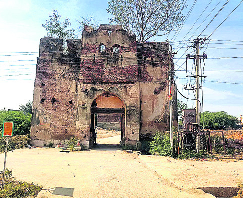 వివాదంలో చారిత్రక స్థలం1