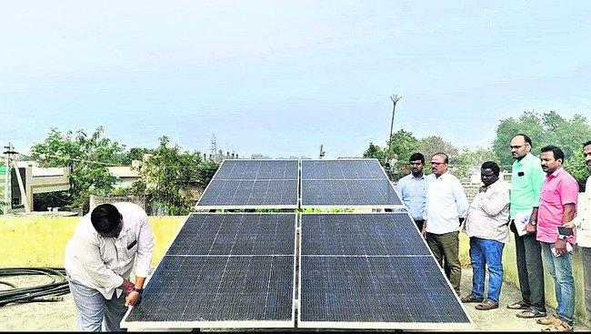 ఉపకార వేతనాలకు  దరఖాస్తులు
2