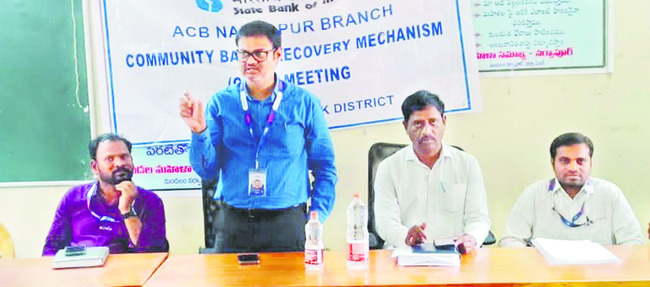 పల్లకీపై ఊరేగిన దుర్గమ్మ 
2