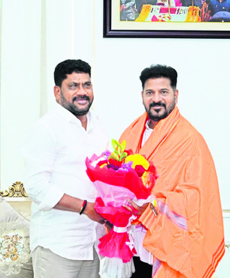 సీఎంను కలిసినజిల్లా నేతలు 1