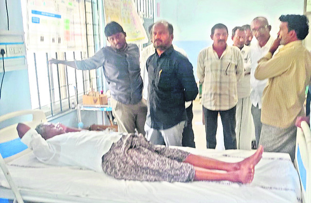 టీడీపీ నాయకుల దౌర్జన్యం 1