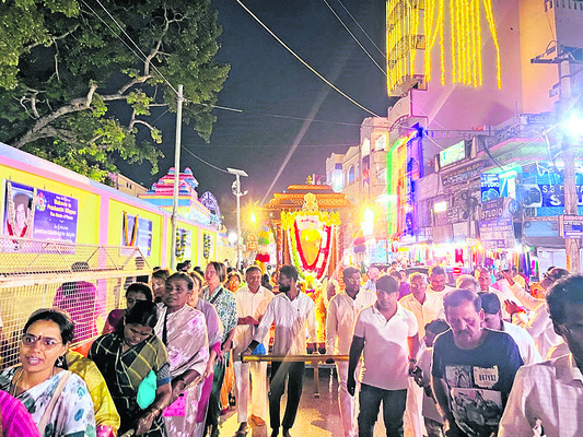 వైభవంగా గిరి రఽథోత్సవం 1