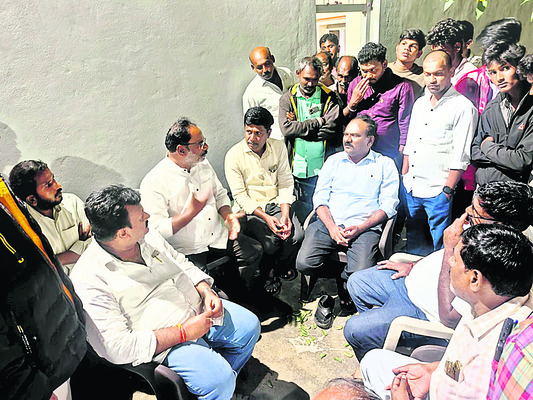 వైఎస్‌ఆర్‌సీపీ వర్గీయులపై అక్రమ కేసులు 1