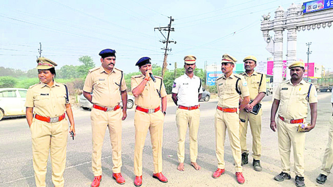 కలెక్టరేట్‌లో చేనేతలక్ష్మి
3