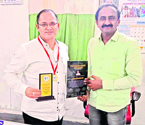 సీఎంను కలిసిన డీసీసీ అధ్యక్షురాలు ధన్వంతి3