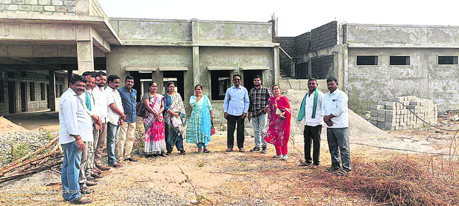 కలెక్టరేట్‌లో చేనేతలక్ష్మి
1