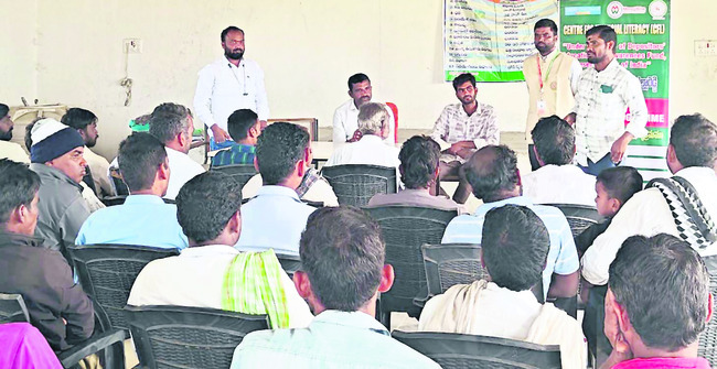 రాజకీయాలకు అతీతంగా అభివృద్ధి చేపట్టాలి 1