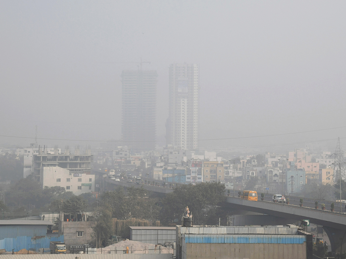 Dense Fog Blankets In Hyderabad Viral Photos11