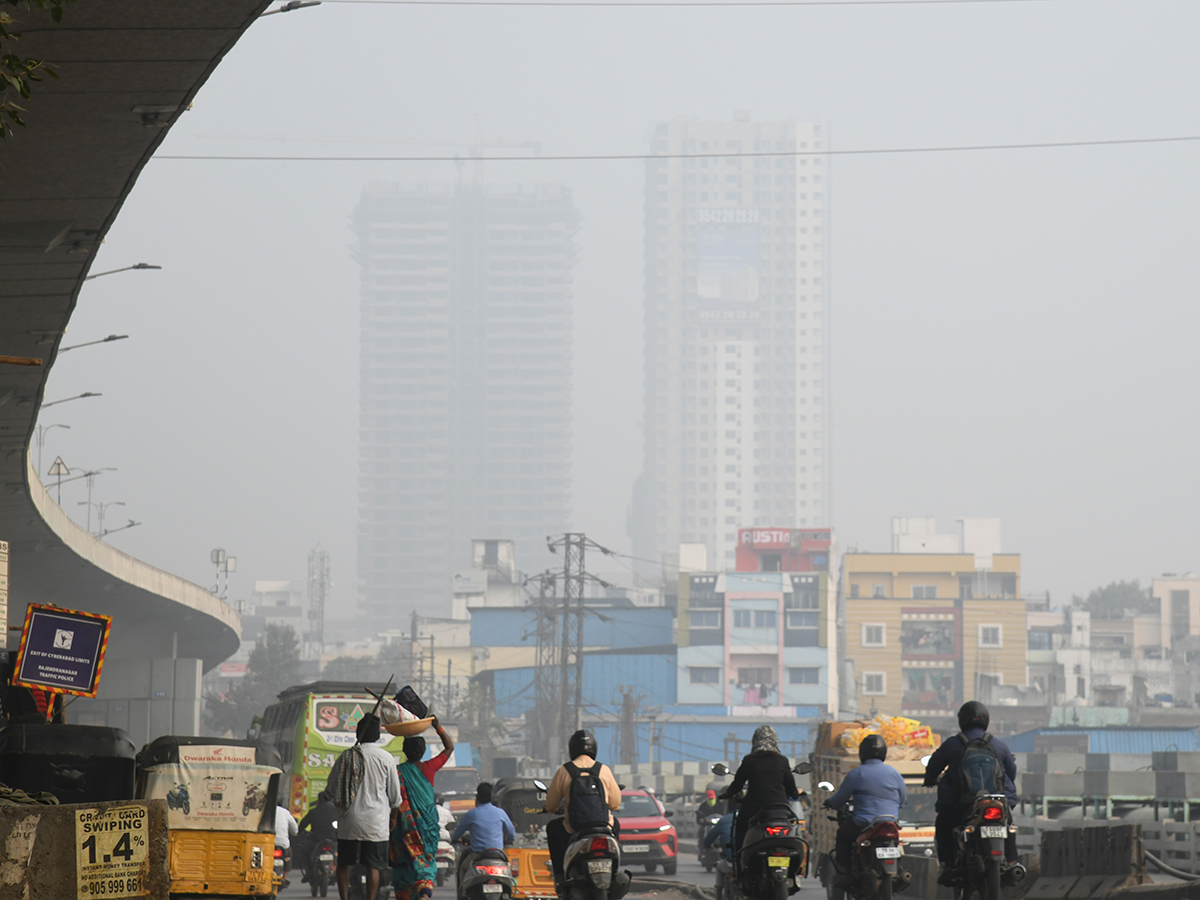 Dense Fog Blankets In Hyderabad Viral Photos12
