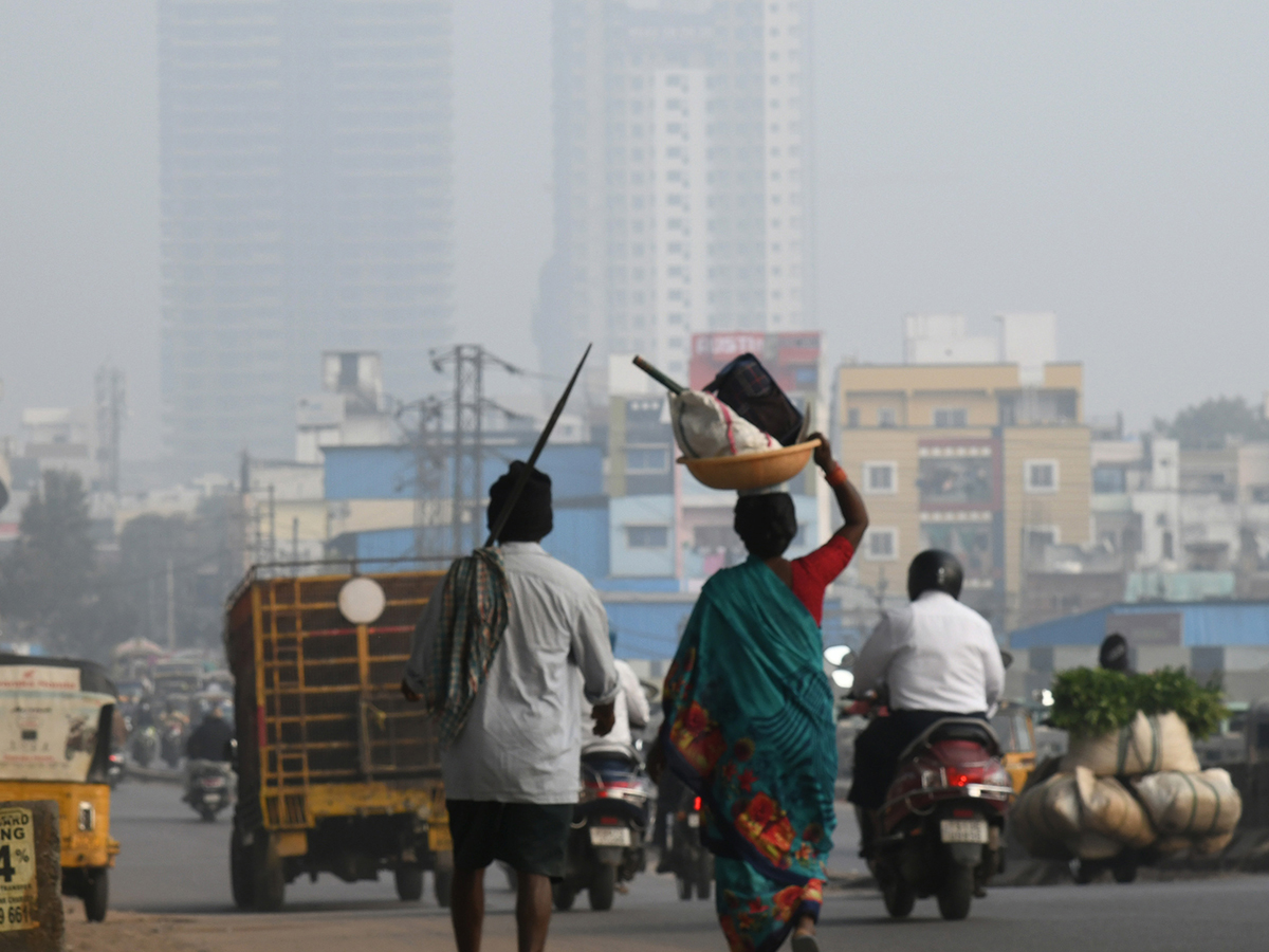 Dense Fog Blankets In Hyderabad Viral Photos13