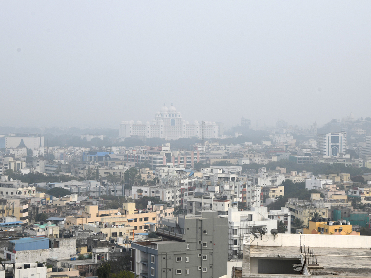 Dense Fog Blankets In Hyderabad Viral Photos14