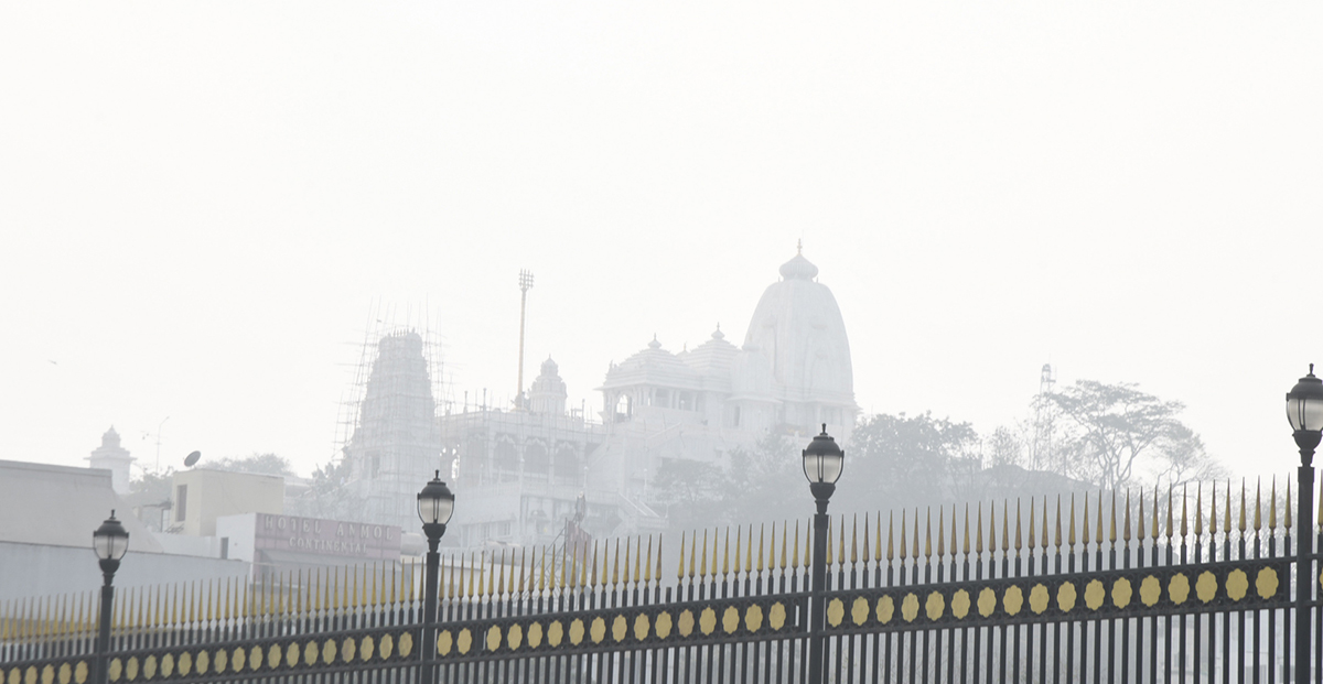 Dense Fog Blankets In Hyderabad Viral Photos3