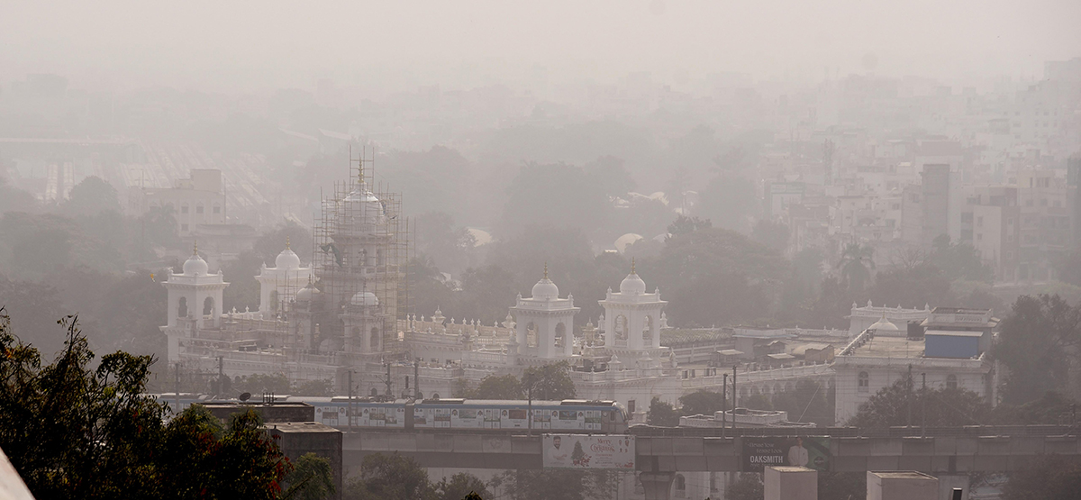 Dense Fog Blankets In Hyderabad Viral Photos6