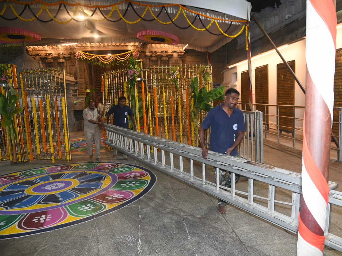 Drunk man Hulchul at TTD Sri Govindarajaswami Temple11