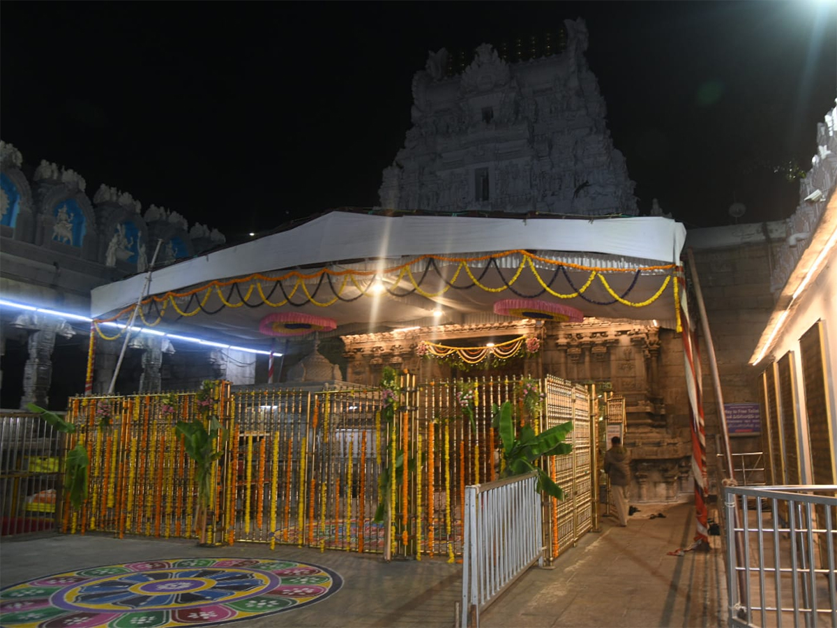 Drunk man Hulchul at TTD Sri Govindarajaswami Temple14