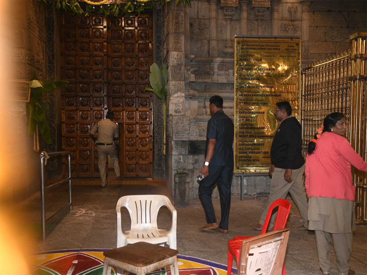 Drunk man Hulchul at TTD Sri Govindarajaswami Temple3