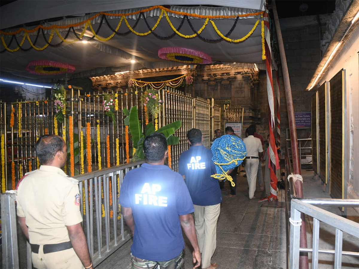 Drunk man Hulchul at TTD Sri Govindarajaswami Temple4