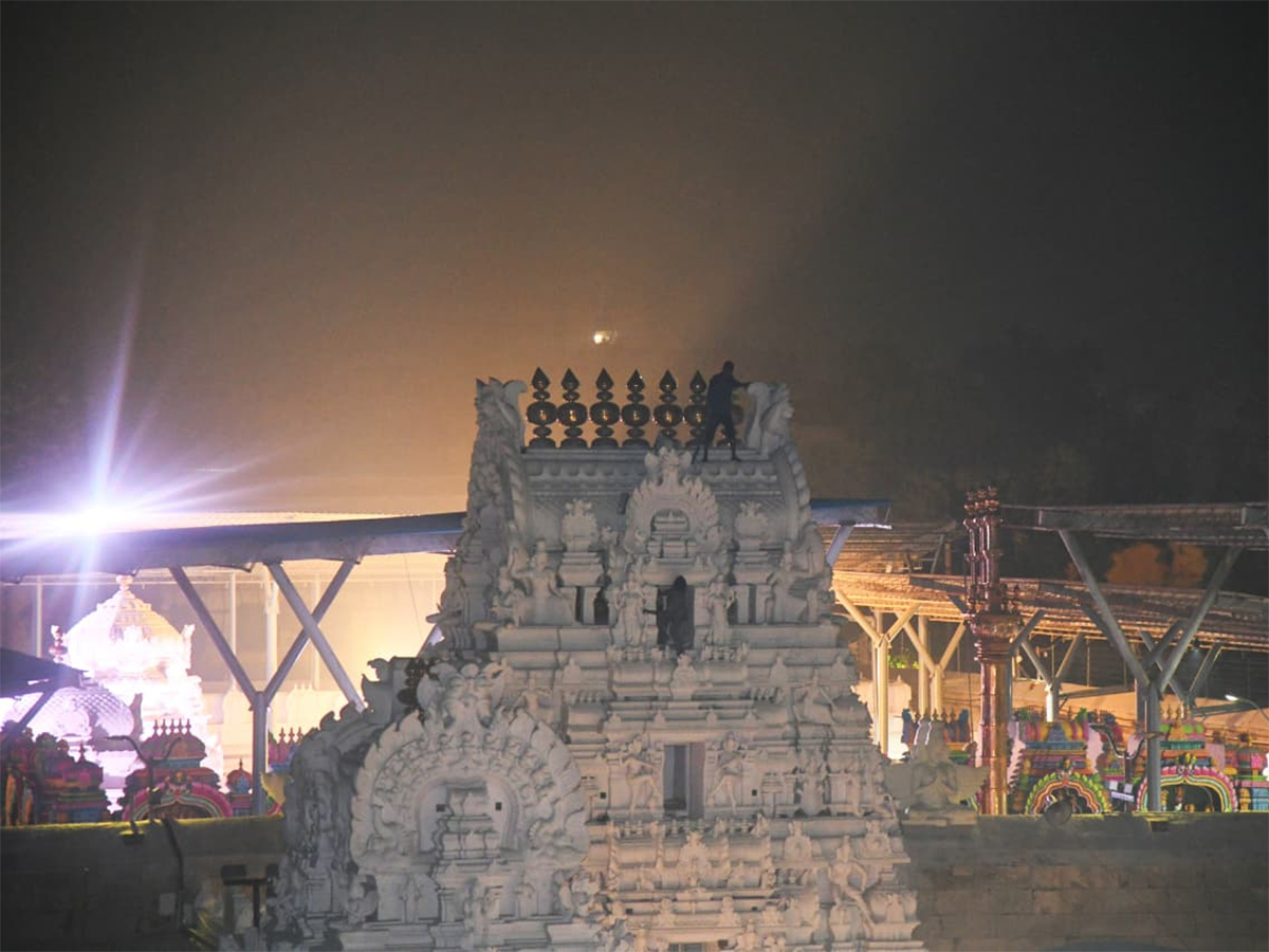 Drunk man Hulchul at TTD Sri Govindarajaswami Temple8