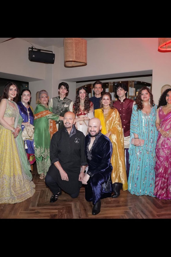 Hrithik Roshan shared Beautiful pictures with His family from his cousin Eshaan wedding Photos14